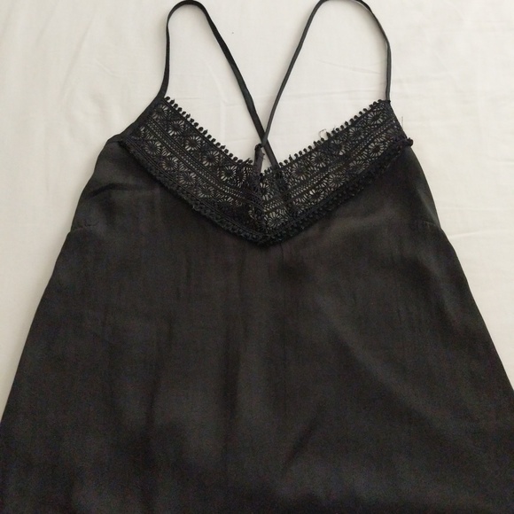 Daphnea Paris Tops - 🖤3/$10 🖤 Daphnea Paris camisole